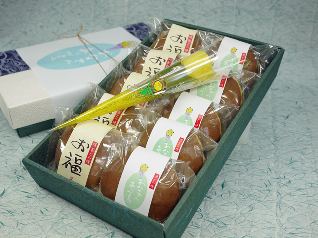 【父の日ギフト】ふっくらとした生地の中に丹精込めて炊き上げたあんが絶妙です お福　10個入り　(小豆5個、栗5個）