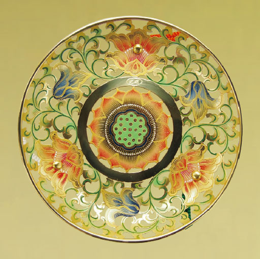 宝相華透かし華籠（淡彩色）