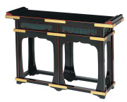 中央香台（黒塗面朱） 