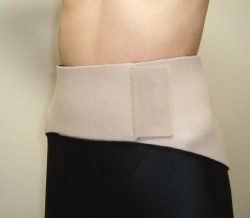 腰痛サポーター前面、長年の腰痛もこれで大丈夫。