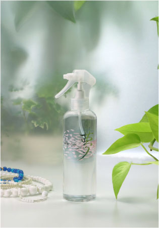 神秘の水・銀水・夢スプレータイプ。顔にシュッと吹きかけると疲れもリセット。パソコンなどの疲れ目にも効きます。