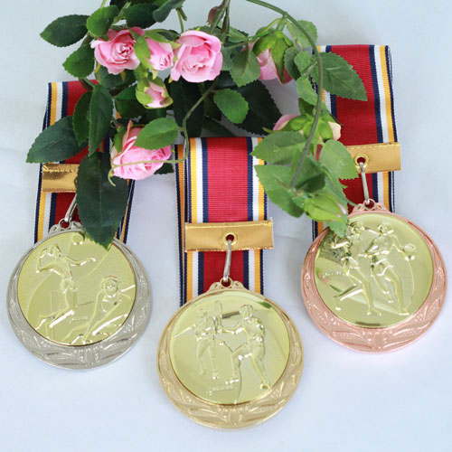 130種類の図柄から選べるプレミアムなメダル　金銀銅をご用意