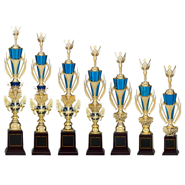 プラスチック人形付き・樹脂製優勝トロフィー