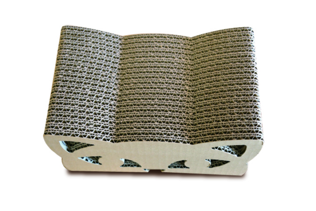 猫の爪とぎ・ボンベイ4