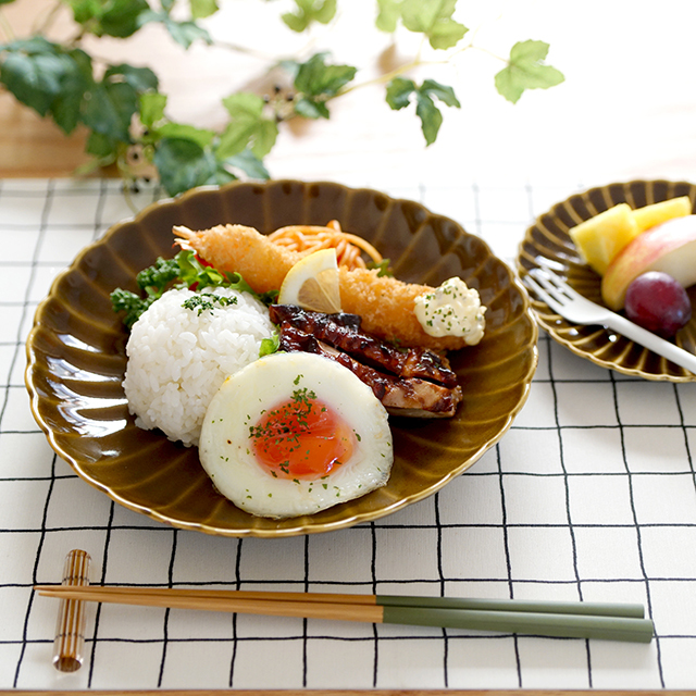 波佐見焼 瑞幸窯】しのぎ（鶯茶）7寸皿