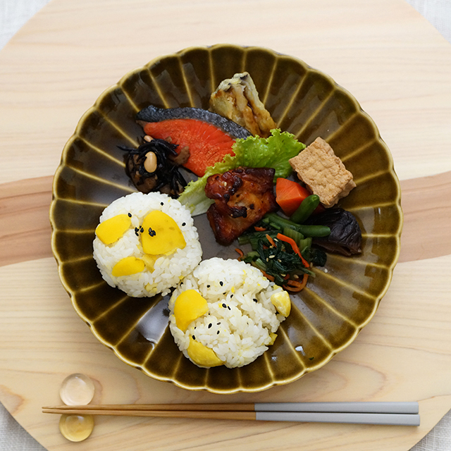 波佐見焼 瑞幸窯】しのぎ（鶯茶）7寸皿