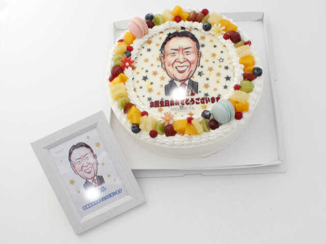 プリント似顔絵ケーキ （8号）小パーティ用 フォトスタンド付