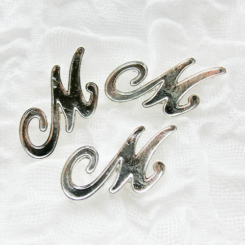 ペンダント　イニシャル　M