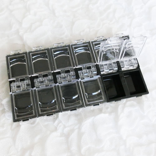12マスプラスティックケース