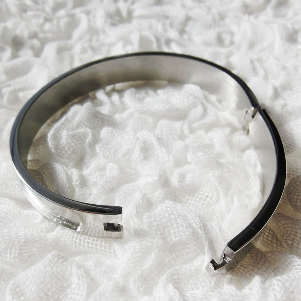 ハーフエタニティバングル