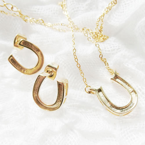 ステンレス　ネックレス　ピアス　蹄鉄　ゴールド　シルバー