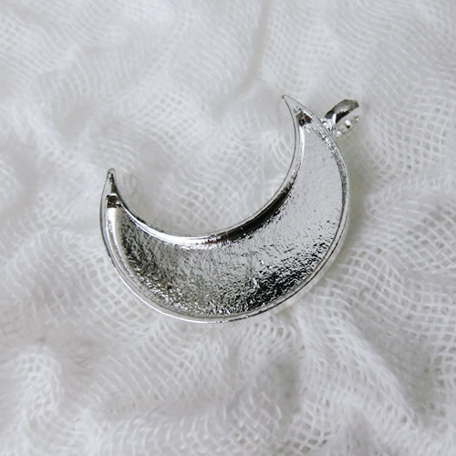 ペンダントトップ18 月 シルバー 合金