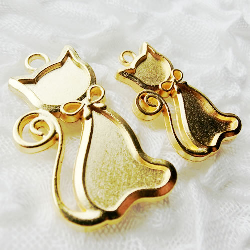 dg-p19 ゴールド　ネコ　ペンダントトップ
