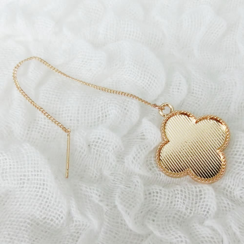ピアス　18 花 四つ葉 ゴールド