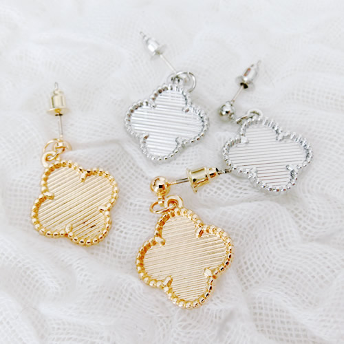 ピアス19 合金 四つ葉 花