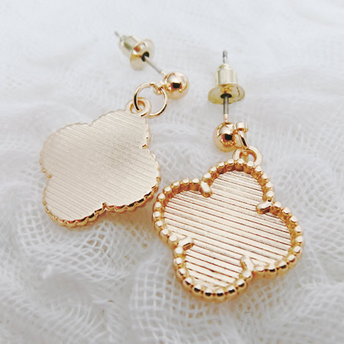 ピアス19 合金 四つ葉 花