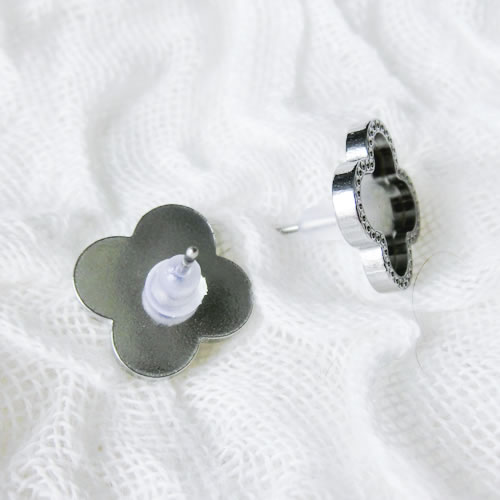ステンレス スタッドピアス 19 四つ葉