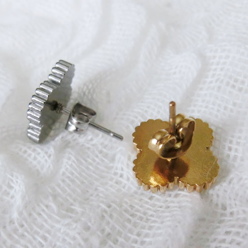 スタッドピアス22 四つ葉 よつば 花 フラワー ステンレス