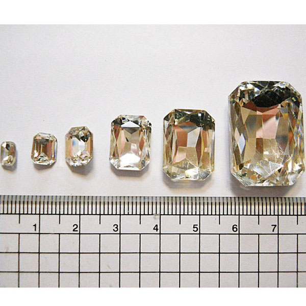 ☆人気のビジューストーン！透明度・輝度が抜群