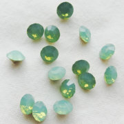 Vカット　グリーンオパール