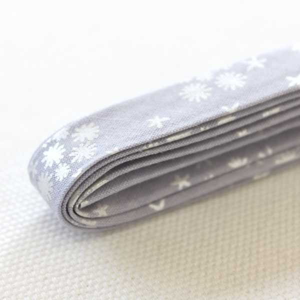 バイアステープ/12mm巾・ふちどり(４ツ折)　01 SNORKELING - glitter　【2.5m巻】　バイヤステープ/コットン/裾上げ/縁しまつ/縁どり/入園入学　【デコレクションズ】【メール便対応】