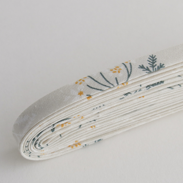 バイアステープ/12mm巾・ふちどり(４ツ折)　12 Lace flower - lace flower　【2.5m巻】　バイヤステープ/コットン/裾上げ/縁しまつ/縁どり/入園入学　【デコレクションズ】【メール便対応】