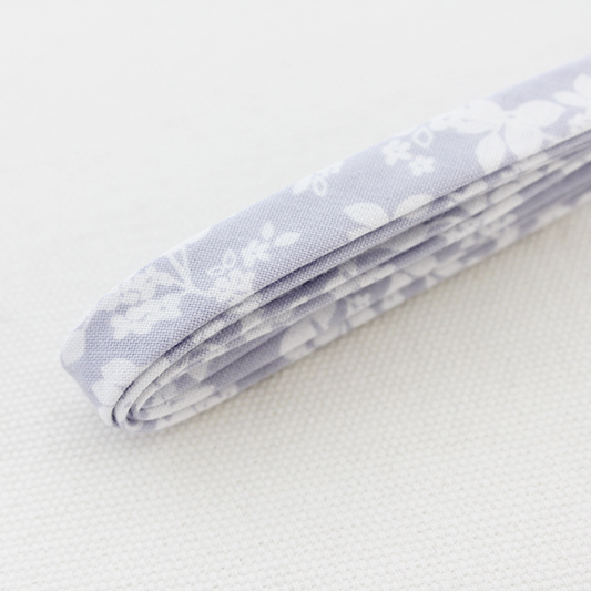 バイアステープ/12mm巾・ふちどり(４ツ折)　22 branche　【2.5m巻】　バイヤステープ/コットン/裾上げ/縁しまつ/縁どり/入園入学　【デコレクションズ】【メール便対応】