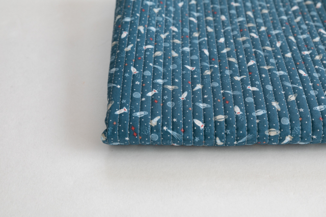 World of space - universe ラインキルティング生地（両面キルティング