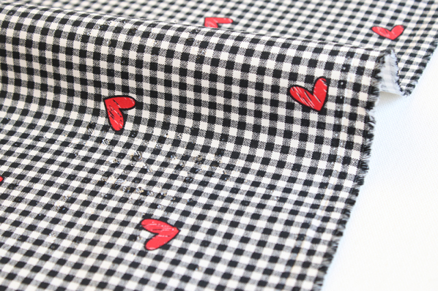 防水北欧風生地・布 ≪ Square Heart ≫ 防水コットン/幅110cm デ
