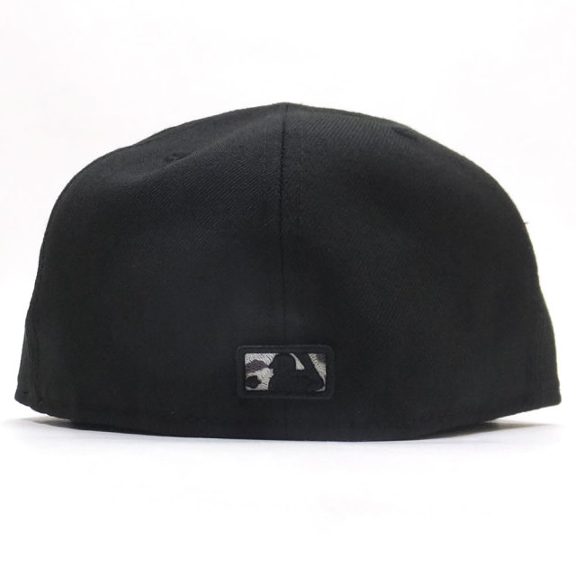 NEW ERA ニューエラ フラットバイザーキャップ 59FIFTY ニューヨーク・ヤンキース ブラック×グレーカモフラロゴ 11876749
