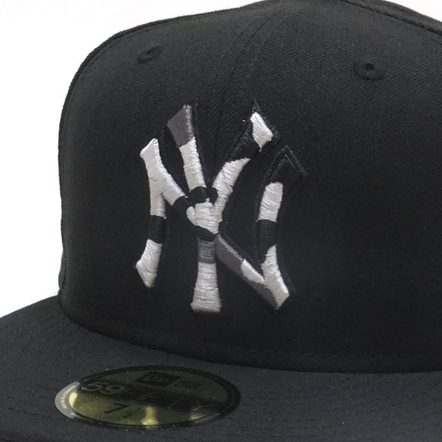 NEW ERA ニューエラ フラットバイザーキャップ 59FIFTY ニューヨーク・ヤンキース ブラック×グレーカモフラロゴ 11876749