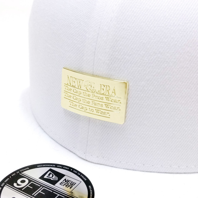 NEW ERA ニューエラ フラットバイザーキャップ 9FIFTY メタルプレート ホワイト × ゴールド 11901190