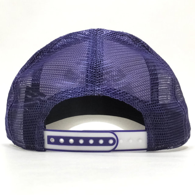 NEW ERA ニューエラ カーブバイザーキャップ 9FORTY A-Frame トラッカー カレッジ ホワイト × パープルメイズ 11899227