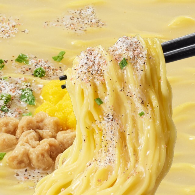 【調理イメージ】スーパーカップ1.5倍　白のTHE濃厚　カルボナーラ味ラーメン