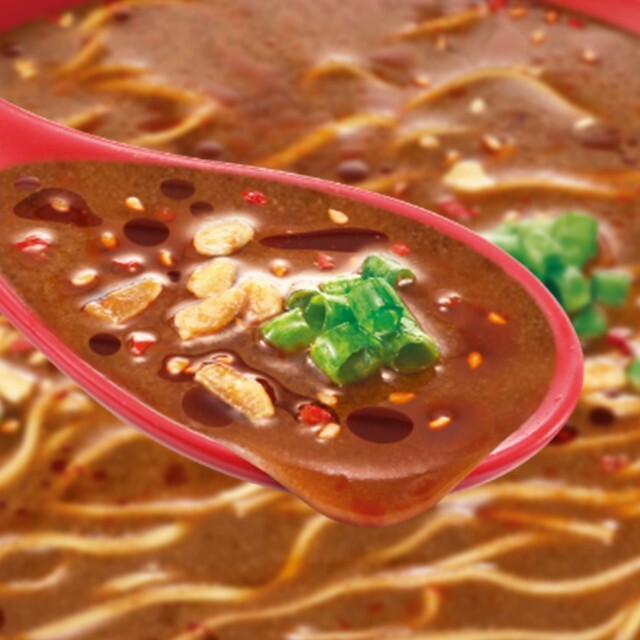 【調理イメージ】タテ型　飲み干す一杯　夏のスパイシー　黒胡椒香る担担麺