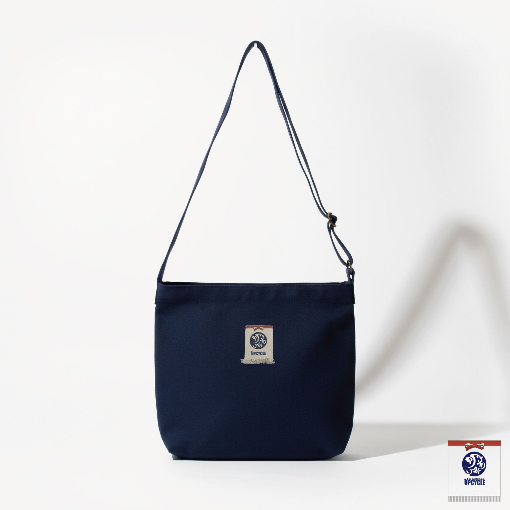 UPCYCLE豊橋帆前掛け生地使用 斜めがけショルダーバッグ マグネットボタン　紺