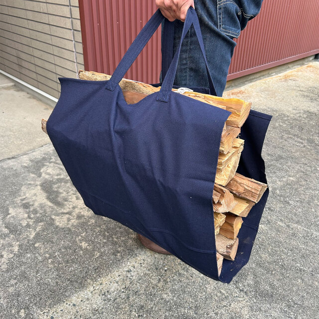 UPCYCLE 帆前掛け生地薪バッグ　薪入れたらこんな感じ