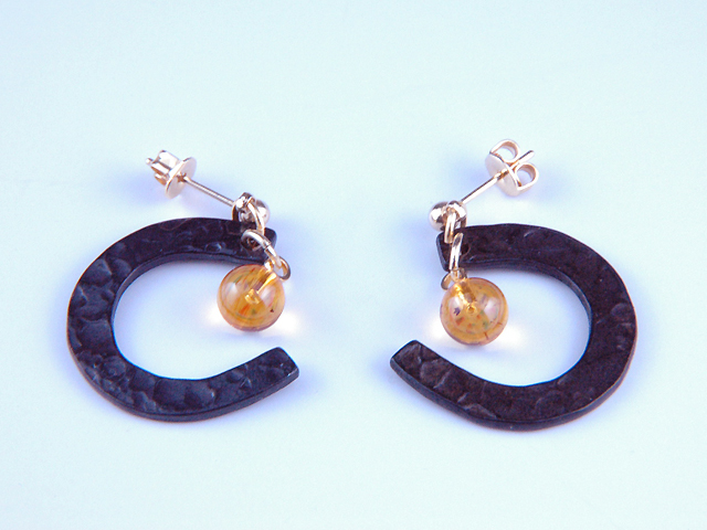 流工房　馬蹄（琥珀）　イヤリング／ピアス