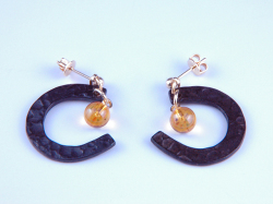 流工房　馬蹄（琥珀）　イヤリング／ピアス