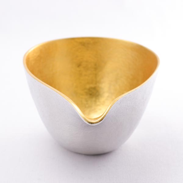 送料無料】 片口 金箔 小 1個 / 能作 初任給 プレゼント 母の日 酒器