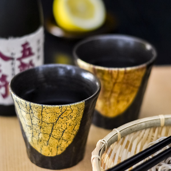 【送料無料】九谷焼 焼酎カップ 金箔彩 ペア≪在庫確認後、通常即日で出荷≫ ( 父の日 プレゼント 初任給 焼酎カップ ビールカップ 保温 セット 九谷焼 )