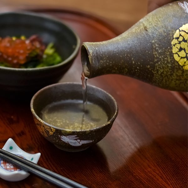 【送料無料】九谷焼 酒器セット 月見うさぎ 金箔付き≪在庫確認後、通常即日で出荷≫ ( 酒器 とっくり おちょこ 日本酒 陶器 九谷焼 )