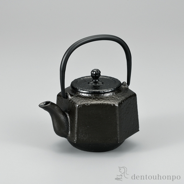 【送料無料】うるしPOT　 六角利休 黒銀 500ｍｌ≪在庫確認後、7営業日程で出荷≫ ( ティーポット お茶 煎茶 日本茶 おすすめ 越前漆器 )