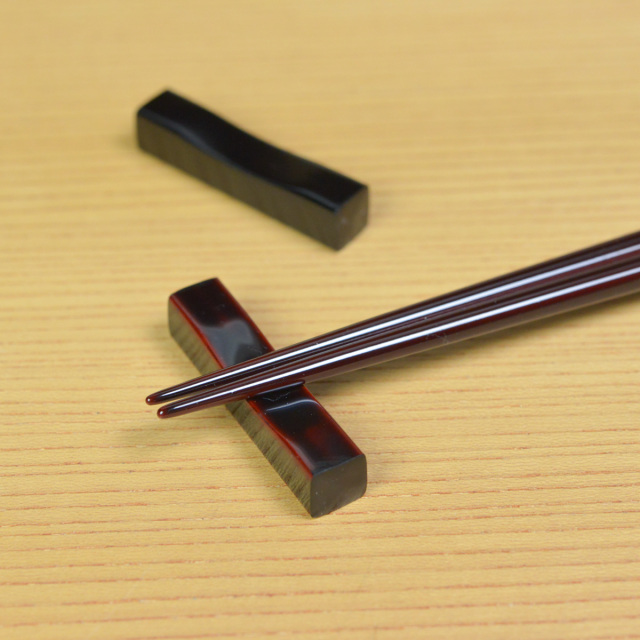 送料無料】 夫婦箸 箸置付 箔白檀 食洗機対応 木箱入り / お箸 セット