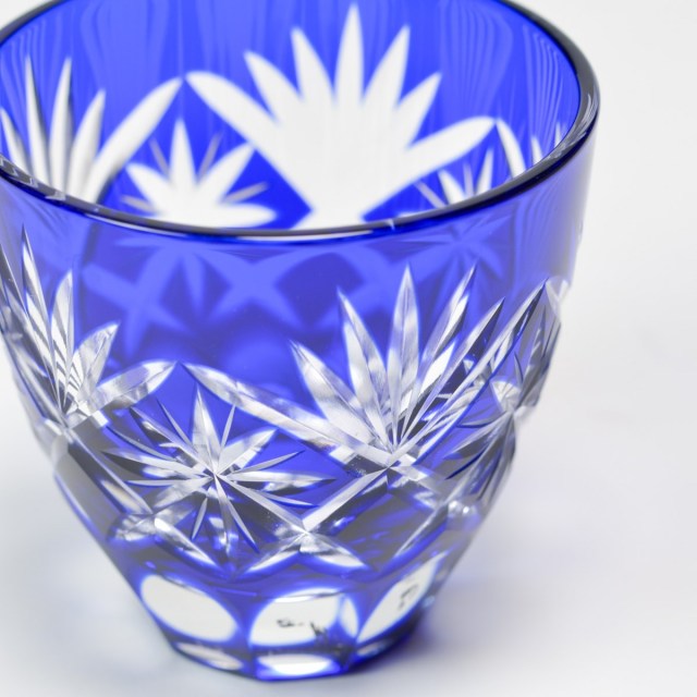 送料無料】 星切子 ぐい 瑠璃 江戸切子 / 田島硝子 ぐいのみ 盃 酒器