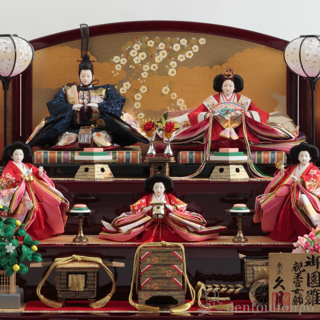 名入れ木札無料】 【送料無料】 雛人形 木製三段・五人飾り 金彩刺繍