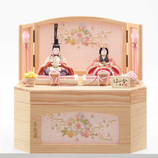 名入れ木札無料 【送料無料】雛人形 親王飾り 木目込　ほのか 彩乃雛 頭 杉田明十志原作／木村綾作 幅 50cm 手形色紙・名入りプレート・防虫剤付き≪在庫確認後、4~7営業日程で出荷≫ ( 久月 ひな人形 お雛様 おしゃれ ひなまつり 人気 江戸節句人形 )