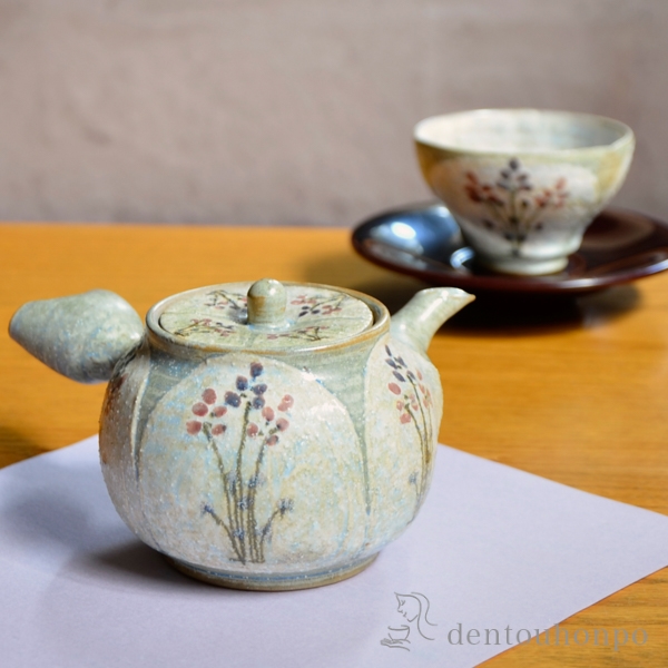 【送料無料】急須茶器揃 新美草 お茶呑茶碗５客・急須１個セット≪在庫確認後、1~3営業日で出荷≫ ( 名入れ有料 母の日 プレゼント 初任給 茶器セット 急須 湯呑み 日本茶 中国茶 清水焼 京焼 )