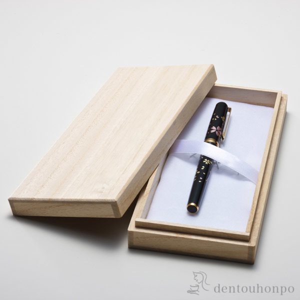 送料無料】 金沢箔万年筆 桜吹雪 / 箔一 退職祝い 定年 まんねんひつ