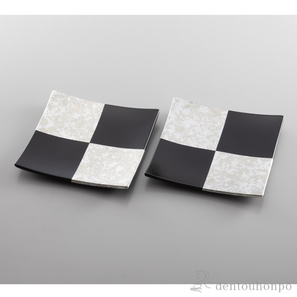 【送料無料】市松　スクエアプレート S 銀黒≪在庫確認後、1~3営業日で出荷≫ ( 箔一 母の日 プレゼント 初任給 おしゃれ ブランド せんす 和柄 うちわ 金沢金箔 )